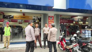 Patroli Polsek Peterongan sampaikan pesan kamtibmas pada nasabah di Bank
