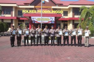 Kapolres Probolinggo Pimpin Upacara Pemberian Penghargaan dan PTDH Anggota Polres Probolinggo