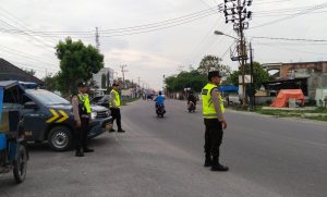 Peringati Hari Buruh Nasional, Polsek Tanjung Raja Giat Patroli Antisipasi Terjadinya Kemacetan