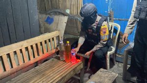 Tim Sparta Polresta Surakarta Amankan Pemilik Warung Menjual Miras di Setabelan
