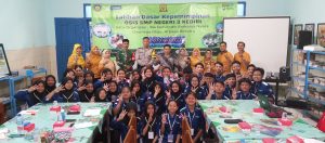Kolaborasi Polisi dan TNI, Berikan Materi LDK di SMPN 3 Kota Kediri
