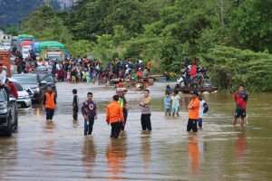 Wakapolres Konut Pantau Kondisi Banjir,Kepada Anggota Utamakan Keselamatan Masyarakat