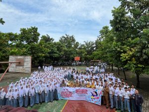 Polres Kuansing dan Indonesia Safety Driving Center (ISDC) Lakukan Kegiatan Police Goes To School di SMAN 1 Kuantan Mudik