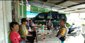 Bhabinkamtibmas Polsek Sidamanik Tingkatkan Keamanan Melalui Silaturahmi dan Koordinasi di Dusun Simantin Dua