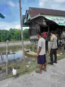 Personil Polsek Tanjung Batu, Cek Ketinggian Debit Air Sungai Ogan
