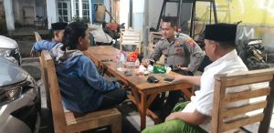 Patroli Dialogis Dengan warga, Upaya Polisi Cegah Gangguan Kamtibmmas di Wilayah Rowokangkung