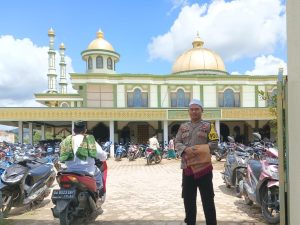 Peduli tempat ibadah,Personil Polsek Kelumpang hilir Berikan rasa aman kepada masyarakat dengan cara Go to Masjid.
