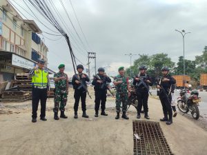 Sinergitas TNI-POLRI, Brimob Batalyon A Pelopor dan Koramil Kedaton Gelar Patroli Bersama