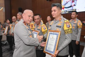 Polres Kotabaru Raih Penghargaan Penilaian Kepatuhan Kualitas Tertinggi   Kategori A/Zona Hijau Tingkat Polda Kalsel