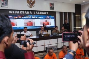 Kapolres Blitar Pimpin Press Release Kasus Illegal Logging Kabupaten Blitar
