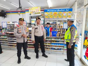 Cegah Aksi Pencurian, Polsek Benowo Patroli Dengan Sasaran Minimarket