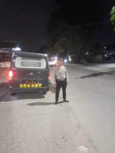 Patroli Malam Personil Polsek Medan Barat layani/bantu masyarakat mobile ke pemukiman dan jalan raya mencegah Balap-Liar, 3C, Tawuran dan Kejahatan Jalanan di Wilkumnya