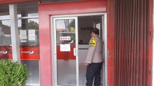 Polsek Kandat Patroli Harkamtibmas Sambang di Perbankan 