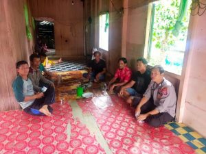 Sambangi Warga Desa Tumbang Kunyi, Anggota Polsek Sumber Barito Serukan Imbauan Kamtibmas