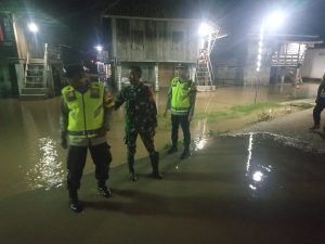 Kapolsek Madang Suku II Monitoring Debit Air Sungai Komering