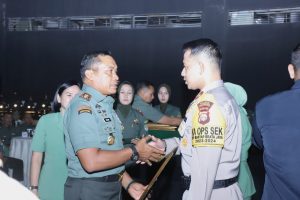 Sinergitas TNI-Polri, Pangdam Jaya Beri Penghargaan Kepada Kapolsek Mampang Prapatan