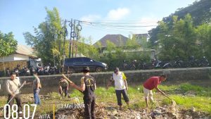 Polsek Batulayar Gelar Gotong Royong "Batulayar Bersih Bersinergi" untuk Jaga Keindahan Destinasi Wisata
