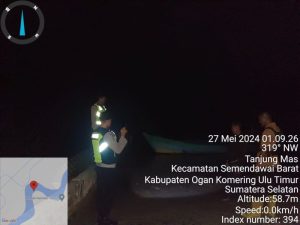 Polsek Cempaka Monitoring Meningkatnya Debit Air di Aliran Sungai Komering