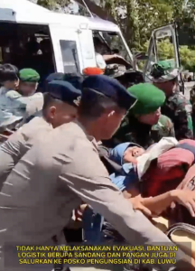 Satbrimob Polda Sulsel, TNI, dan Tim Sar Bersatu Evakuasi Korban Banjir Luwu