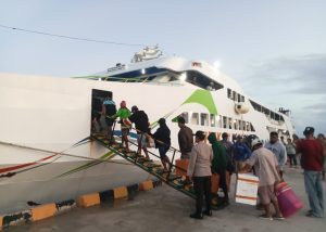 KPPP Polsek Kisar Berikan Pengamanan Antisipasi Kerawanan Kamtibmas di Pelabuhan Laut Wonreli