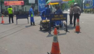 Satlantas Polres Kediri Kota Patroli Sambang di Lokasi Bongkar Jalan Untuk Perbaikan Saluran PDAM