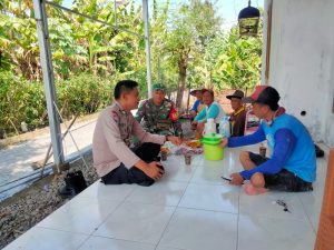 Sambang Warga Bersama, Langkah Nyata Sinergitas TNI-Polri di Wilayah Hukum Polsek Tukdana