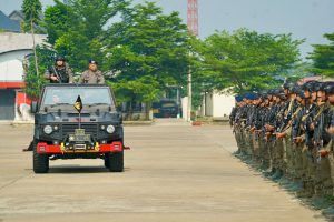 Wadankorbrimob Pimpin Upacara Penutupan Latpraops dan Pemberangkatan Pasukan BKO Polda Papua