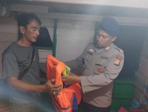 Tingkatkan Patroli Malam Hari Di Dermaga Pelabuhan Tradisional Oleh Personel Sat Polairud Polresta Tangerang
