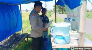 Bhabinkamtibmas Desa Gayam Polsek Gayam Sambang Berikan Himbauan Kamtibmas pada Pedagang Minuman