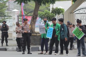 Pengamanan Unjuk Rasa Hari Buruh depan Kantor DPRD Provinsi Sulteng Berjalan Lancar