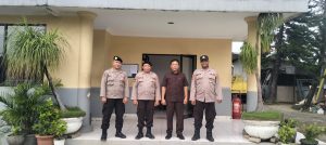 Personil Sat Pamobvi Polresta Tangerang melaksanakan Pengamanan May Day di Kawasan Industri dan Pergudangan Cikupamas.