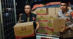 Bantuan dari Kapolda Banten Disambut Suka Cita Oleh Warga Terdampak Banjir
