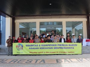 Serikat Buruh Kota Balikpapan Terima Bantuan Paket Sembako dari Kapolresta Balikpapan Menyambut Hari Buruh Internasional