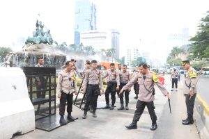 TNI - POLRI Terjunkan 3.454 Personil Gabungan, Siap Amankan Peringatan Hari Buruh Internasional (Mayday) Tanpa Membawa Senjata Api