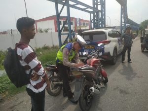 Kasat Lantas Polres Pelabuhan Belawan Ingatkan Warga Patuhi Aturan Lalulintas untuk Keselamatan Bersama