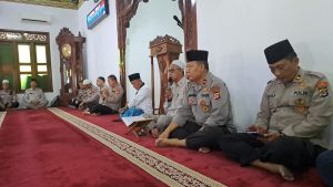 *Anggota Sat Reskrim Ikut Pengajian Rutin di Masjid Al Latief Polresta Tangerang*