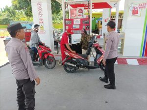 Polsek Ngadiluwih Patroli Harkamtibmas Beri Imbauan ke Karyawan SPBU 