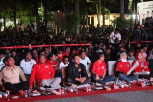 Keseruan Nobar Piala Asia U-23 Indonesia VS Irak di Halaman Pemkab Tulungagung