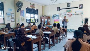 Bhabinkamtibmas Timuran Sambangi Sekolah Dasar, Berikan Pesan Kamtibmas kepada Pelajar