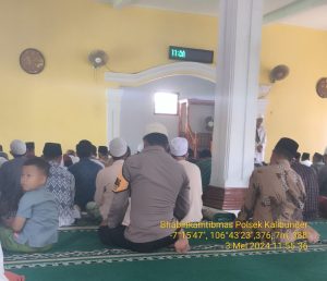 Polsek Kalibunder Gelar 'Jumat Curhat' di Masjid Nurul Islam untuk Mendekatkan Diri dengan Masyarakat