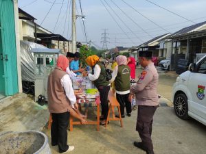 Sinergitas TNI POLRI dan Muspika Kecamatan Sukamulya Kerja Bakti Bersih Bersih Pasca Banjir di Perum Grand Harmoni 2 Balaraja