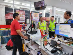 Unit SPKT Polsek Jogoroto Patroli Obyek Vital Minimarket Dan Dialogis Harkamtibmas Dengan Penjaga / Karyawan