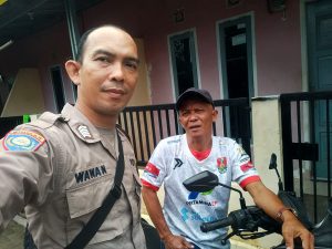 Bhabinkamtibmas Kel Prabujaya Patroli dan sambang serta memberikan himbauan kamtibmas