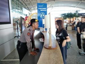 Pam Obvit Polres Bandara Ngurah Rai Berikan Pelayanan Prima kepada Pengguna Jasa Bandara