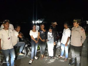Wakapolsek Nusaniwe Memimpin Patroli Malam, Beri Himbauan Kamtibmas kepada Remaja