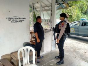Personil URC 110 Samapta Polresta Balikpapan Lakukan Patroli Dialogis di Kantor Perumahan Putri Duyung