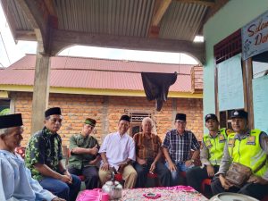 Personil Polsek Talang Padang Lakukan Sambang Ke Rumah Masyarakat Desa Ulak Dabuk Yang Melaksanakan Hajatan Resepsi Pernikahan