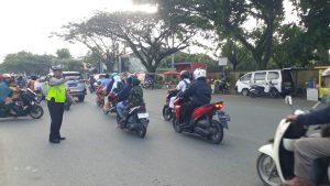 Satuan Lalu Lintas Polresta Balikpapan di Bawah Pimpinan Kompol Ropiyani Melaksanakan Giat Patroli Rutin untuk Pelayanan Masyarakat
