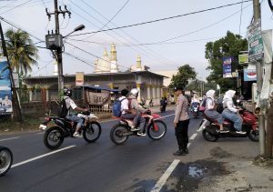 Polsek Manonjaya melaksanakan Pengaturan Lalu lintas pagi,wujudkan Kamseltibcarlantas yang kondusif