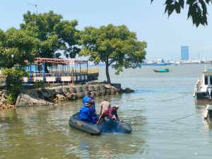 Lakukan Pencarian, Satpolairud Polres Bangkalan bersama Tim SAR Gabungan Akhirnya Temukan Warga Tenggelam ke Laut